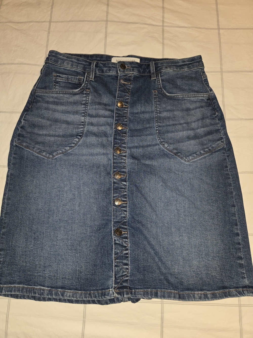 Bootlegger Button Up Denim Skirt in Medium Blue Size 30